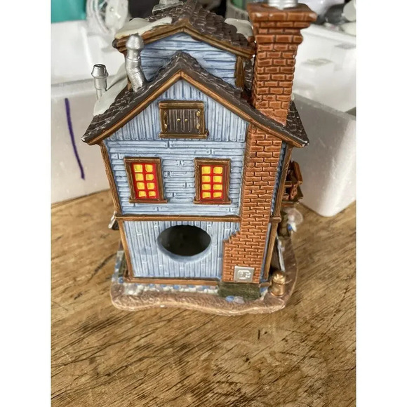 Lemax 2003 Plymouth Corners Captain Joe’s Nautical Antiques Lighted House 35888M - Picture 7 of 10